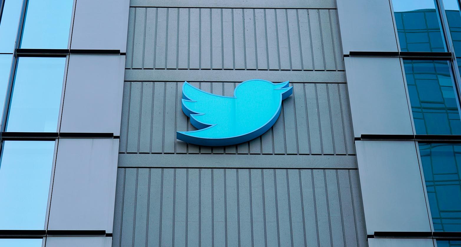 Twitter удалил более 70 000 аккаунтов, распространявших теорию заговора QAnon